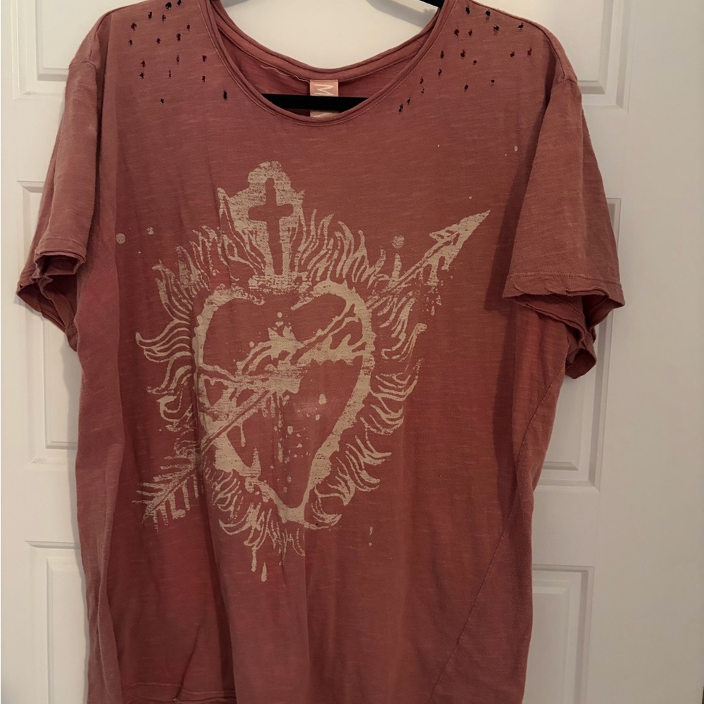Magnolia Pearl Distressed Graphic Tee in Rust